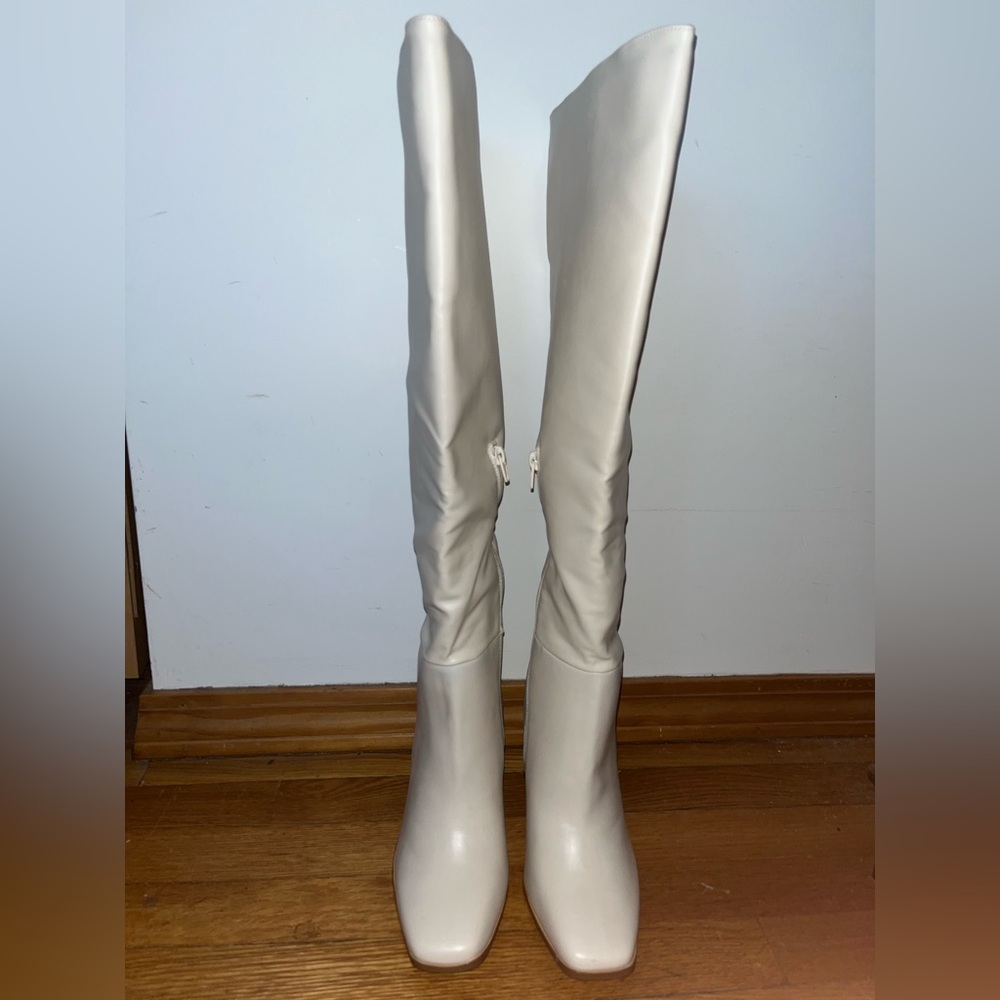 Elegant Cream Knee-High Women's Boots - Picture 2 of 3
